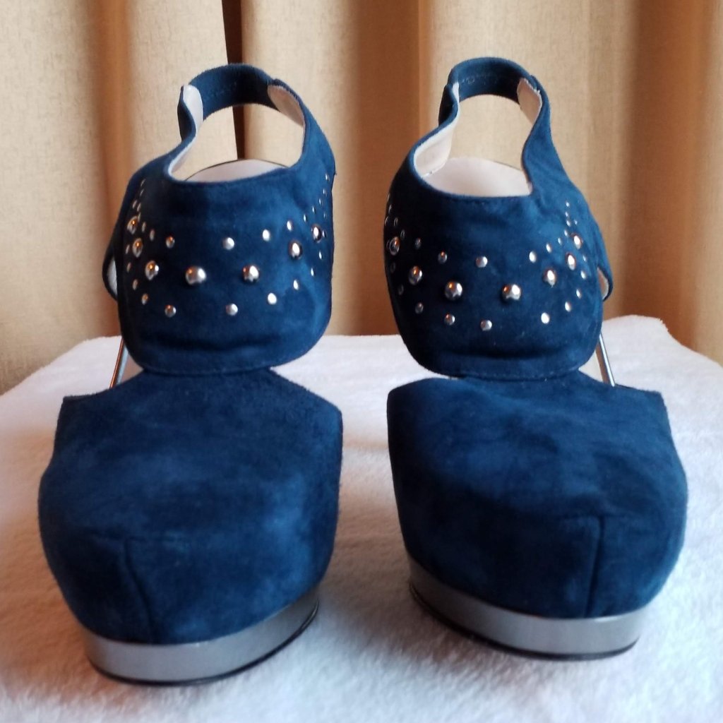 New Fiorangelo Heels Moving Must Sell